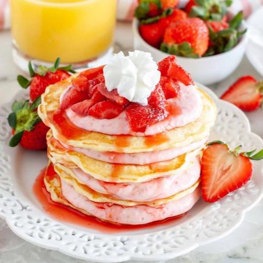 STRAWBERRY CREAM PANCAKES